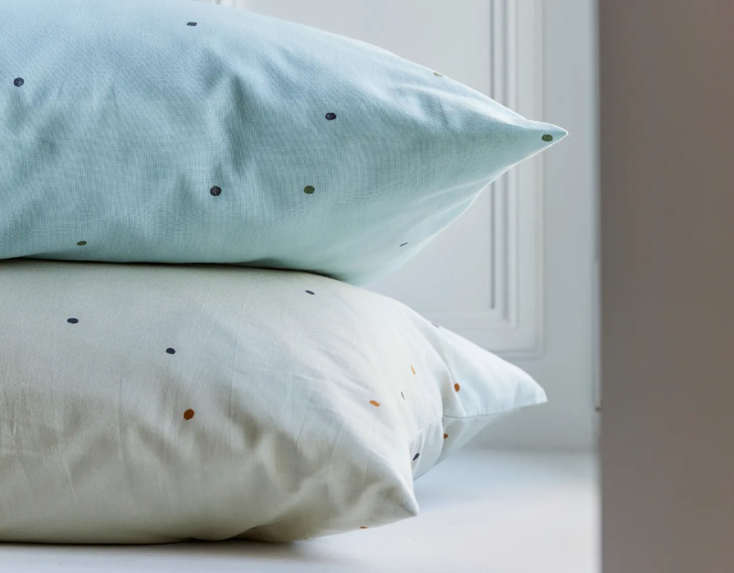 Edel-Linon Bettwäsche Dancing Dots von Cotonea