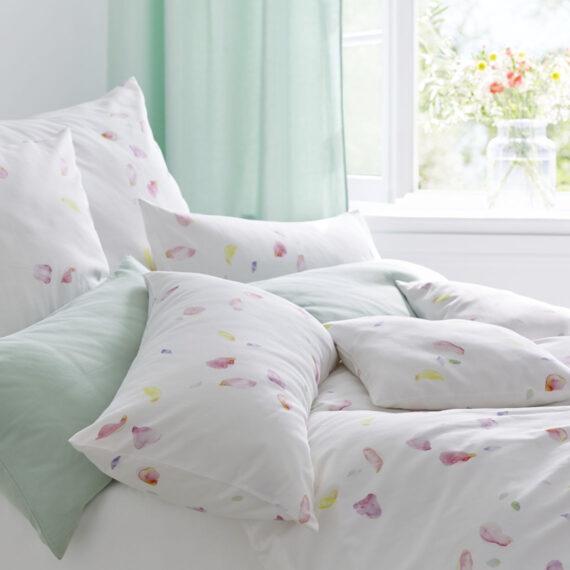 Satin Bettwäsche Blütenblätter von Cotonea