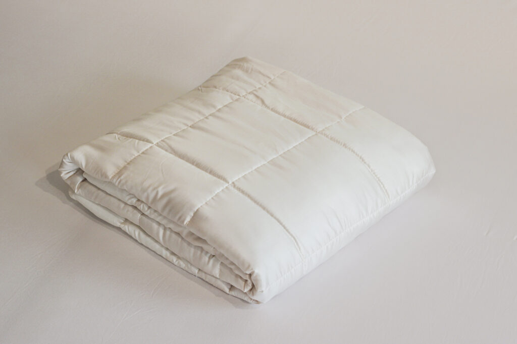 Tencel Zirbe Sommerdecke – leichte Sommerdecke aus Tencel mit Zirbenspänen