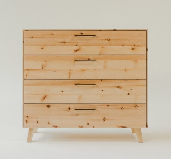 Kommode Zirbe Schlafmanufaktur Frontansicht