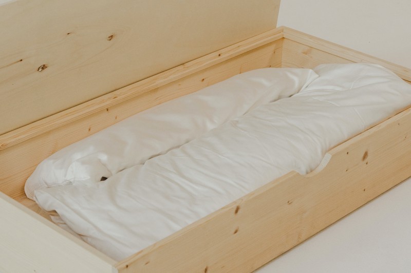 Bettschublade offen